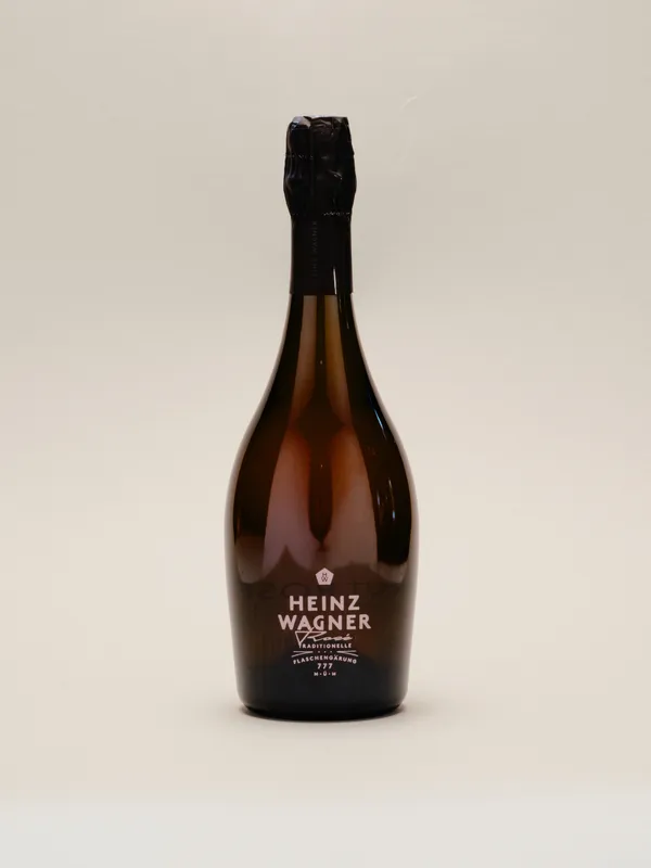 Flasche Heinz Wagner Rosé vor hellem Hintergrund