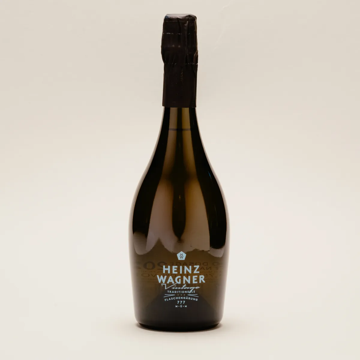 Flasche Heinz Wagner Vintage vor hellem Hintergrund