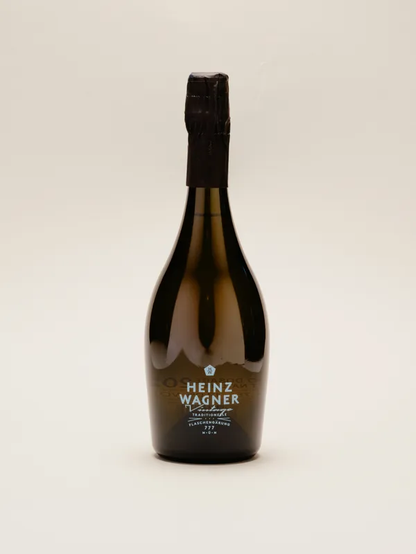 Flasche Heinz Wagner Vintage vor hellem Hintergrund